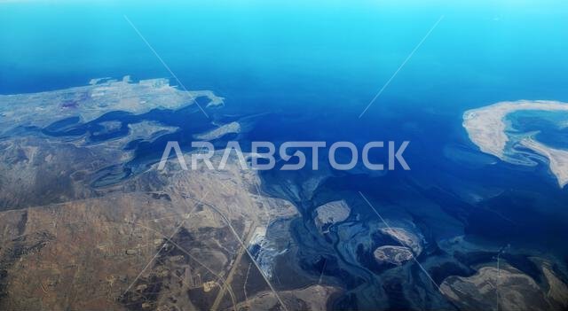 منظر جوي لمنطقة رأس الخير ومنطقة الجبيل البحرية في المملكة العربية السعودية.