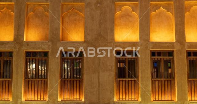 الدوحة، قطر - 6 يونيو 2024: واجهة منزل قطري تقليدي في متحف قطر الوطني.