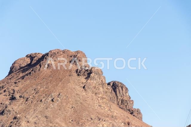 جبل أحد في المدينة المنورة. أماكن الحج الإسلامية.