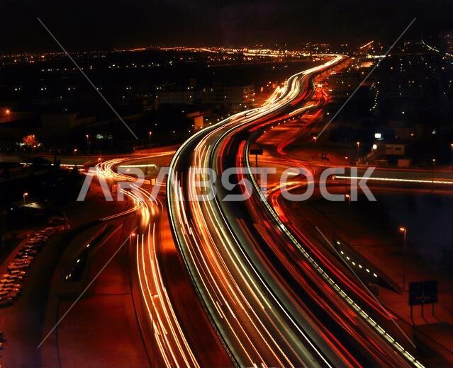 جسر الرياض ليلاً في المملكة العربية السعودية