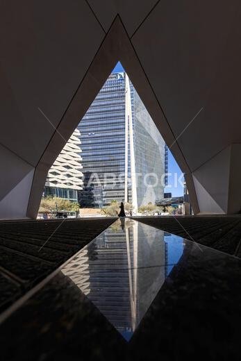 جامع الملك عبد الله المالي الكبير في مركز الملك عبد الله المالي (KAFD) بالرياض، المملكة العربية السعودية. صممته شركة عمرانية وشركاؤها. جامع الملك عبد الله المالي الكبير في مركز الملك عبد الله المالي (KAFD) بالرياض، المملكة العربية السعودية. صممته شركة عمرانية وشركاؤها.