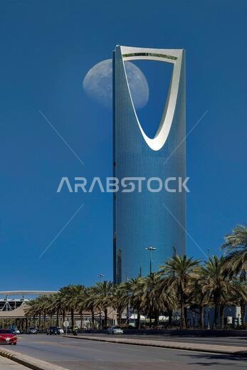 الرياض، عاصمة المملكة العربية السعودية ومركزها المالي الرئيسي - شارع العليا نهاراً الرياض، عاصمة المملكة العربية السعودية ومركزها المالي الرئيسي - شارع العليا نهاراً