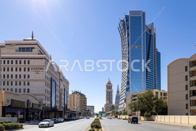 أفق مدينة الرياض، عاصمة المملكة العربية السعودية، شارع العليا نهاراً أفق مدينة الرياض، عاصمة المملكة العربية السعودية، شارع العليا نهاراً