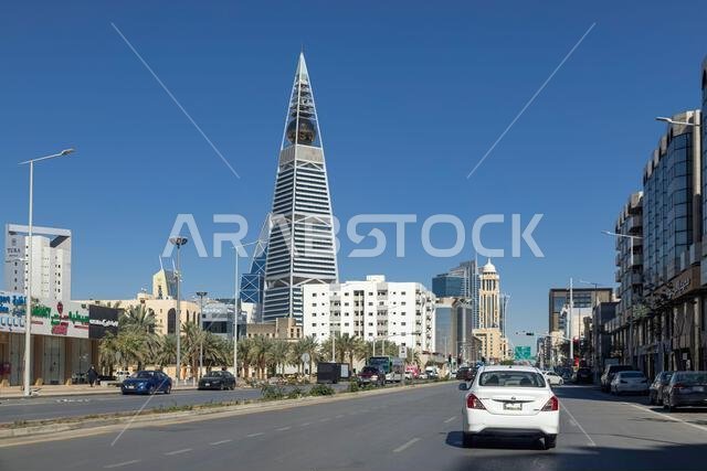 المملكة العربية السعودية، الرياض، برج مركز الفيصلية، منظر من الشارع