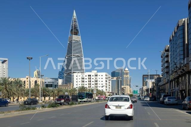 المملكة العربية السعودية، الرياض، برج مركز الفيصلية، منظر من الشارع