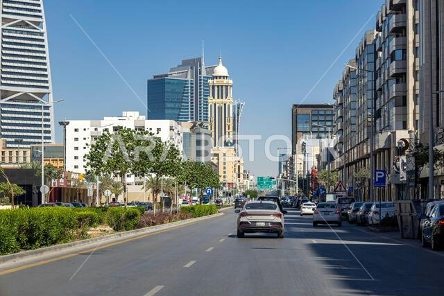 أفق مدينة الرياض، عاصمة المملكة العربية السعودية، شارع العليا نهاراً