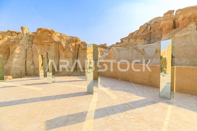 مرايا كبيرة تعكس كهوف جبل القره الصخرية، وهي إحدى عجائب الجيولوجيا في واحة الأحساء، أحد مواقع التراث العالمي لليونسكو في المملكة العربية السعودية. مرايا كبيرة تعكس كهوف جبل القره الصخرية، وهي إحدى عجائب الجيولوجيا في واحة الأحساء، أحد مواقع التراث العالمي لليونسكو في المملكة العربية السعودية.