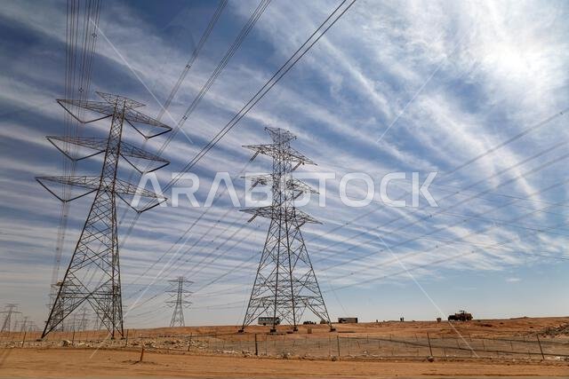 خطوط نقل الطاقة ذات الجهد العالي وأبراج نقل الطاقة الكهربائية ذات الجهد العالي