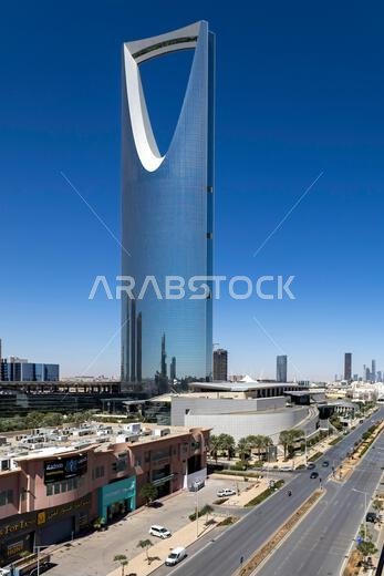 الرياض، عاصمة المملكة العربية السعودية ومركزها المالي الرئيسي - شارع العليا نهاراً