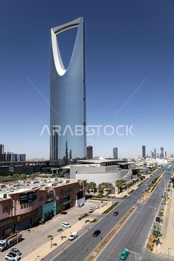 الرياض، عاصمة المملكة العربية السعودية ومركزها المالي الرئيسي - شارع العليا نهاراً