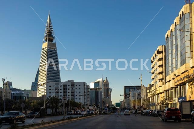 المملكة العربية السعودية، الرياض، برج مركز الفيصلية، منظر من الشارع