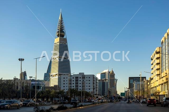 المملكة العربية السعودية، الرياض، برج مركز الفيصلية، منظر من الشارع