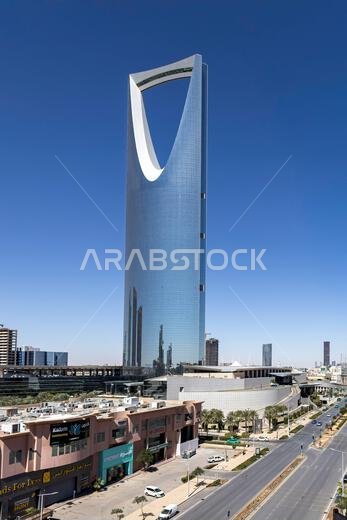 الرياض، عاصمة المملكة العربية السعودية ومركزها المالي الرئيسي - شارع العليا نهاراً الرياض، عاصمة المملكة العربية السعودية ومركزها المالي الرئيسي - شارع العليا نهاراً