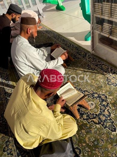 Saudi Arabia-December 5th 2024:hajj pilgrims are reading quran in madinah.