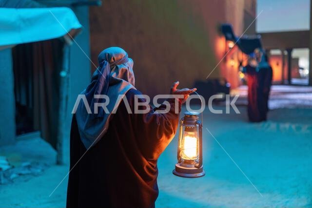 إضاءة الليل بالفوانيس التقليدية في المملكة العربية السعودية