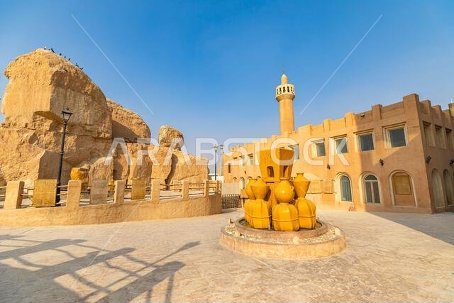 يمثل الطراز المعماري التقليدي الذي يضم مئذنة ونافورة صفراء بالقرب من كهوف جبل القره الصخرية في واحة الأحساء بالمملكة العربية السعودية، نموذجاً فريداً. يمثل الطراز المعماري التقليدي الذي يضم مئذنة ونافورة صفراء بالقرب من كهوف جبل القره الصخرية في واحة الأحساء بالمملكة العربية السعودية، نموذجاً فريداً.
