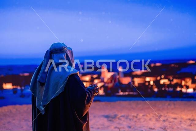 بدوي تحت سماء الصحراء المرصعة بالنجوم
