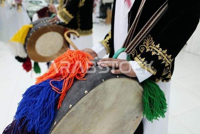 عرض الطبول السعودي التقليدي - احتفال ثقافي عرض الطبول السعودي التقليدي - احتفال ثقافي