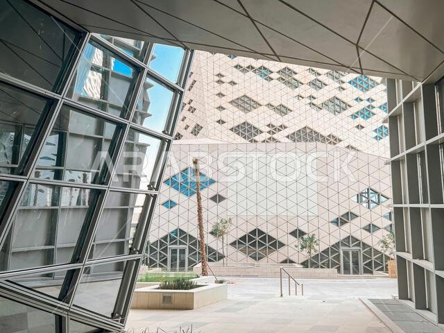 العمارة الهندسية الحديثة في الحي المالي للملك عبد الله