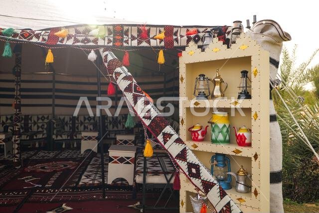 التصميم الداخلي لخيمة بدوية تقليدية في المملكة العربية السعودية التصميم الداخلي لخيمة بدوية تقليدية في المملكة العربية السعودية