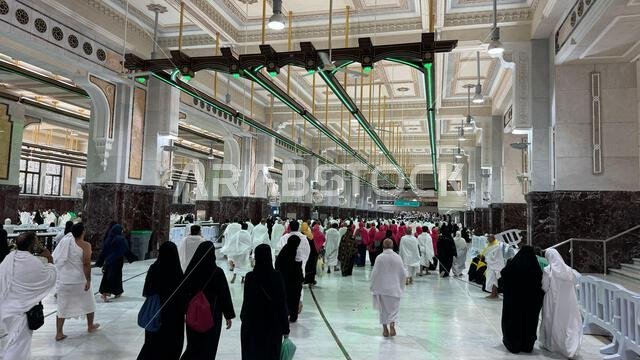 مكة المكرمة، المملكة العربية السعودية، 2 مايو 2024: حجاج مسلمون يؤدون السعي بين الصفا والمروة خلال مناسك الحج والعمرة في مكة المكرمة. شعيرة إسلامية مقدسة مكة المكرمة، المملكة العربية السعودية، 2 مايو 2024: حجاج مسلمون يؤدون السعي بين الصفا والمروة خلال مناسك الحج والعمرة في مكة المكرمة. شعيرة إسلامية مقدسة