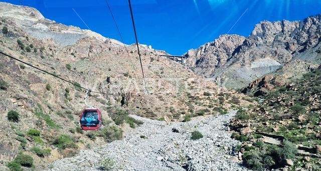 الطائف، المملكة العربية السعودية - 27 ديسمبر 2022: منظر طبيعي للطائف من تلفريك الهدا.