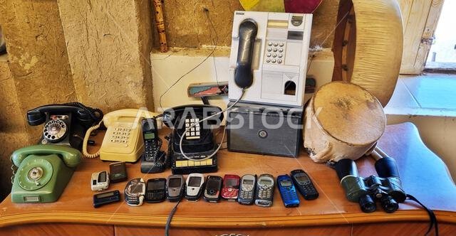 مكة المكرمة، المملكة العربية السعودية - 28 ديسمبر 2022: آثار الحضارة العربية القديمة في متحف العمودي، مكة المكرمة، المملكة العربية السعودية.
