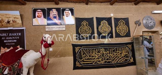 مكة المكرمة، المملكة العربية السعودية - 28 ديسمبر 2022: آثار الحضارة العربية القديمة في متحف العمودي، مكة المكرمة، المملكة العربية السعودية.