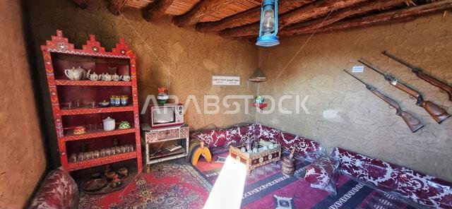 مكة المكرمة، المملكة العربية السعودية - 28 ديسمبر 2022: آثار الحضارة العربية القديمة في متحف العمودي، مكة المكرمة، المملكة العربية السعودية.