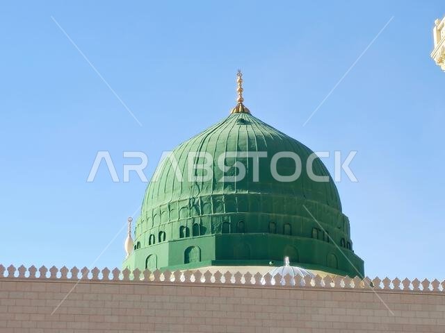 القبة الخضراء للمسجد النبوي، وهي قبة خضراء اللون بُنيت فوق قبري النبي محمد صلى الله عليه وسلم والنبي الأول القبة الخضراء للمسجد النبوي، وهي قبة خضراء اللون بُنيت فوق قبري النبي محمد صلى الله عليه وسلم والنبي الأول