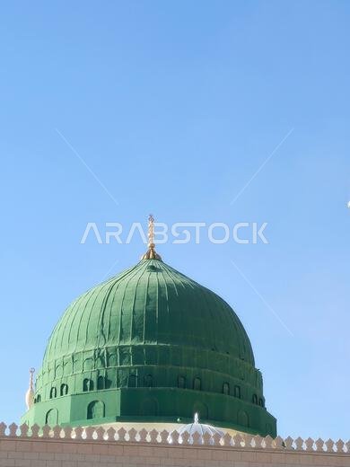القبة الخضراء للمسجد النبوي، وهي قبة خضراء اللون بُنيت فوق قبري النبي محمد صلى الله عليه وسلم والنبي الأول القبة الخضراء للمسجد النبوي، وهي قبة خضراء اللون بُنيت فوق قبري النبي محمد صلى الله عليه وسلم والنبي الأول