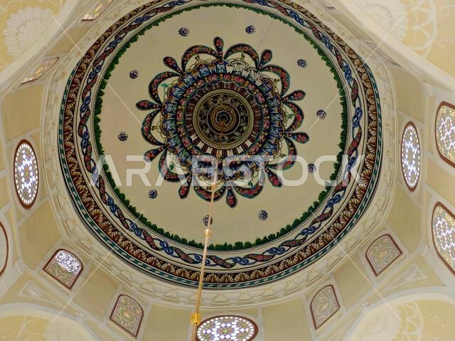 تفاصيل الجزء الداخلي لقبة المسجد النبوي، ثاني مسجد بناه النبي محمد صلى الله عليه وسلم في المدينة المنورة