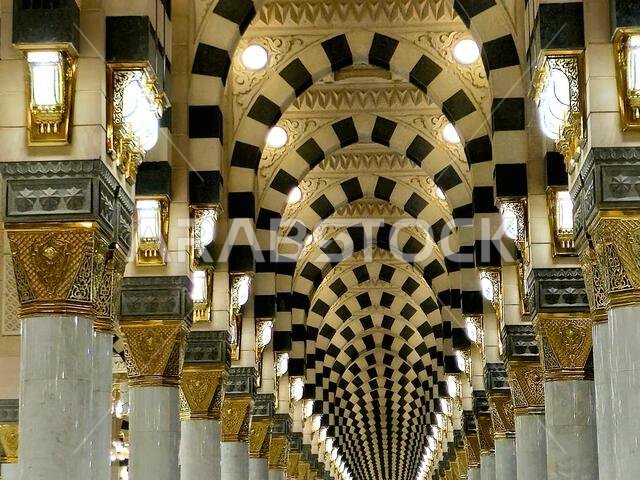 الجزء الداخلي من المسجد النبوي، ثاني مسجد بناه النبي محمد صلى الله عليه وسلم في المدينة المنورة، بعد مسجد قباء. الجزء الداخلي من المسجد النبوي، ثاني مسجد بناه النبي محمد صلى الله عليه وسلم في المدينة المنورة، بعد مسجد قباء.