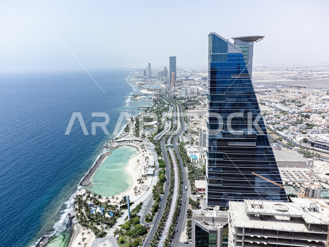 إطلالة جميلة من الأعلى لواجهة جدة البحرية بالمملكة العربية السعودية، كورنيش جدة، السياحة في السعودية، أماكن ساحلية بجدة، سواحل البحر الأحمر، الأبراج وناطحات السحاب، السياحة في السعودية