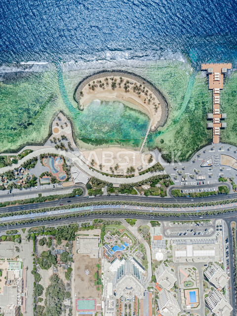 إطلالة جميلة من الأعلى لواجهة جدة البحرية بالمملكة العربية السعودية، كورنيش جدة، السياحة في السعودية، أماكن ساحلية بجدة، سواحل البحر الأحمر، الأبراج وناطحات السحاب، السياحة في السعودية