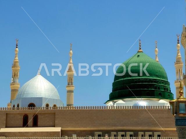 الواجهة الخارجية والمنظر الخارجي لمسجد النبي محمد أو المسجد النبوي، وهو موقع حج رئيسي يقع ضمن نطاق... الواجهة الخارجية والمنظر الخارجي لمسجد النبي محمد أو المسجد النبوي، وهو موقع حج رئيسي يقع ضمن نطاق...