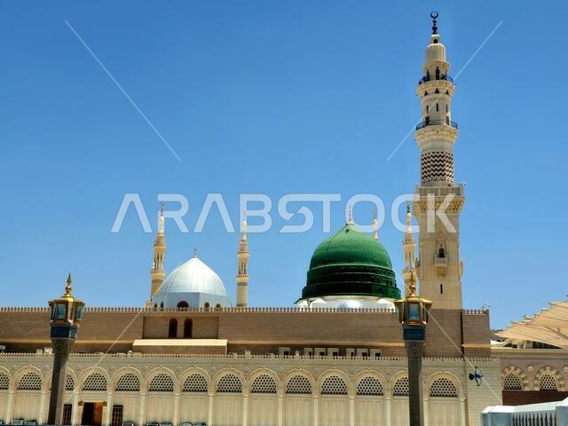 الواجهة الخارجية والمنظر الخارجي لمسجد النبي محمد أو المسجد النبوي، وهو موقع حج رئيسي يقع ضمن نطاق... الواجهة الخارجية والمنظر الخارجي لمسجد النبي محمد أو المسجد النبوي، وهو موقع حج رئيسي يقع ضمن نطاق...