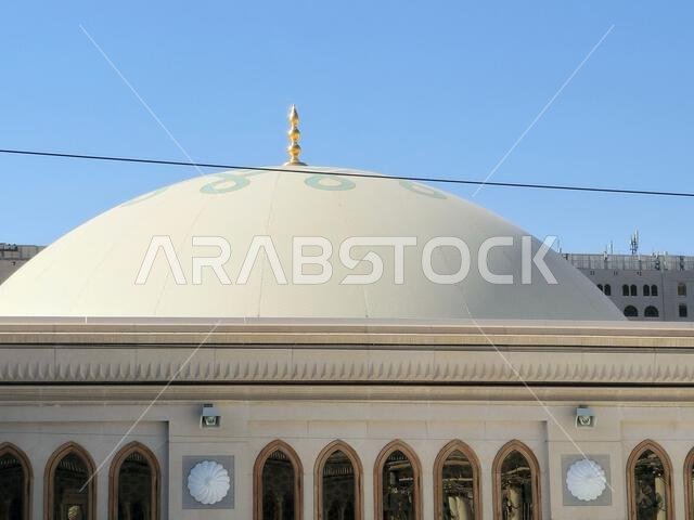الواجهة الخارجية وقباب المسجد النبوي، وهو موقع حج رئيسي يقع تحت إشراف خادم الحرمين الشريفين. الواجهة الخارجية وقباب المسجد النبوي، وهو موقع حج رئيسي يقع تحت إشراف خادم الحرمين الشريفين.