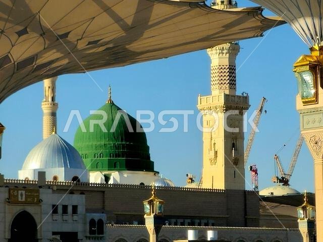 المئذنة والقبة الخضراء للمسجد النبوي، وهو موقع حج رئيسي يقع تحت إشراف حراسة الدولة.
