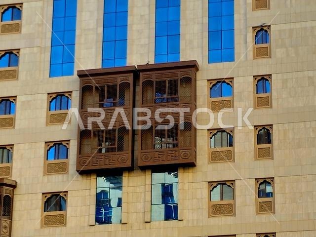 تتوفر فنادق في المدينة المنورة لإقامة الحجاج بجوار المسجد النبوي، والمنطقة المحيطة به واسعة.