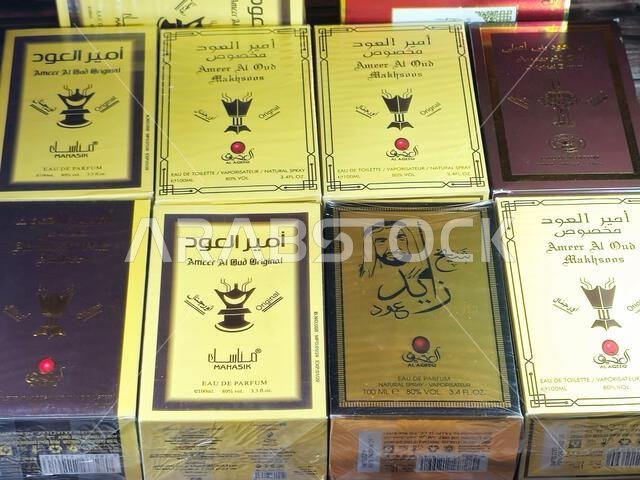 القاهرة، مصر، 30 يونيو 2024: عطر أمير العود والشيخ زايد عود، عطر طبيعي بخاخ من الخليج، المملكة العربية السعودية، ماء تواليت، برائحة العود.