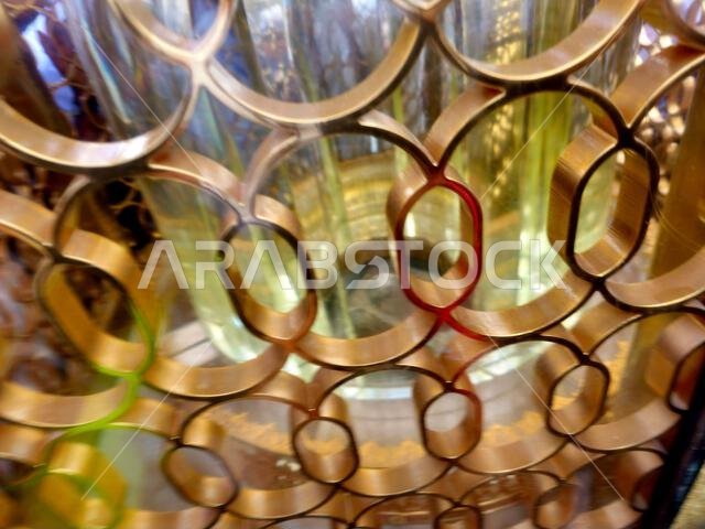 مقام إبراهيم أو محطة إبراهيم، وهو حجر مربع صغير مرتبط بإبراهيم وإسماعيل وبنائهما الكعبة في المسجد الحرام.