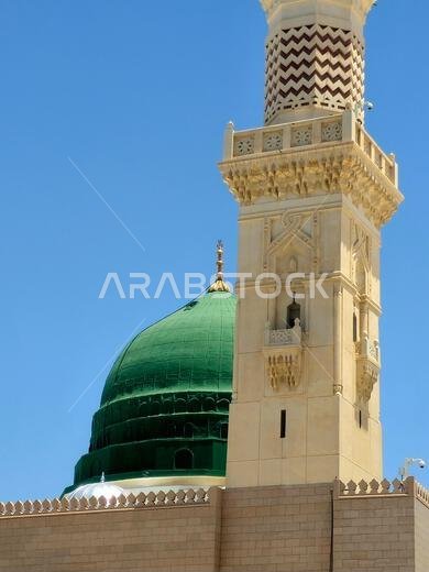 الواجهة الخارجية والمنظر الخارجي لمسجد النبي محمد أو المسجد النبوي، وهو موقع حج رئيسي يقع ضمن نطاق...