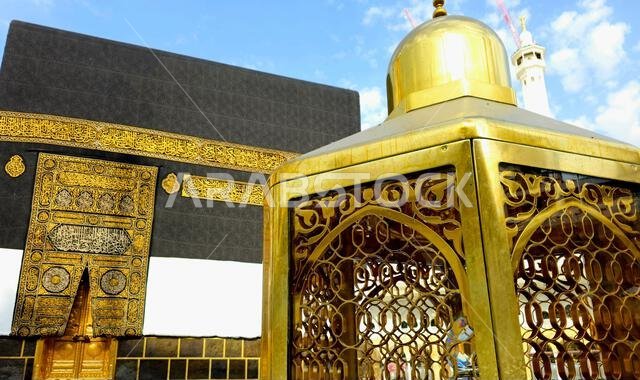 مقام إبراهيم أو محطة إبراهيم، وهو حجر مربع صغير مرتبط بإبراهيم وإسماعيل وبنائهما الكعبة في المسجد الحرام.
