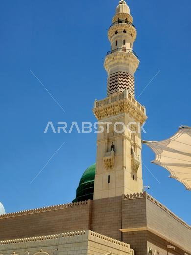 المدينة المنورة، المملكة العربية السعودية، 26 يونيو 2024: منظر نهاري للجزء الخارجي من المسجد النبوي الشريف، وهو موقع رئيسي للحج. المدينة المنورة، المملكة العربية السعودية، 26 يونيو 2024: منظر نهاري للجزء الخارجي من المسجد النبوي الشريف، وهو موقع رئيسي للحج.