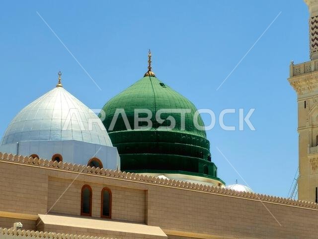 الواجهة الخارجية والمنظر الخارجي لمسجد النبي محمد أو المسجد النبوي، وهو موقع حج رئيسي يقع ضمن نطاق... الواجهة الخارجية والمنظر الخارجي لمسجد النبي محمد أو المسجد النبوي، وهو موقع حج رئيسي يقع ضمن نطاق...