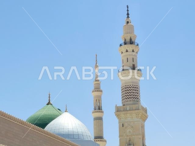منظر خارجي لمسجد النبي محمد أو المسجد النبوي، وهو موقع حج رئيسي يقع ضمن نطاق اختصاص لجنة الجمارك. منظر خارجي لمسجد النبي محمد أو المسجد النبوي، وهو موقع حج رئيسي يقع ضمن نطاق اختصاص لجنة الجمارك.