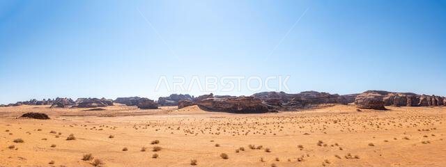 استمتع بالقيادة على الطريق الخلاب بين الرياض والعلا، مروراً بمناظر طبيعية من الصحراء الرملية والتكوينات الصخرية والجبال، في المملكة العربية السعودية.