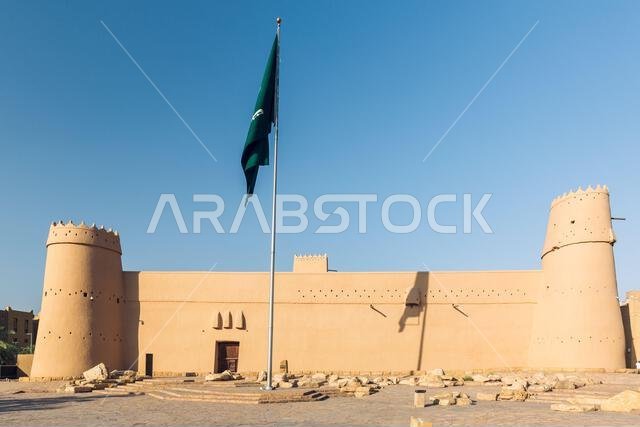 الواجهة الخارجية المهيبة لمتحف قلعة المصمك، قطعة خالدة من المشهد التاريخي للمملكة العربية السعودية. الواجهة الخارجية المهيبة لمتحف قلعة المصمك، قطعة خالدة من المشهد التاريخي للمملكة العربية السعودية.