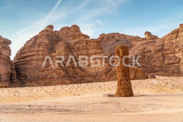 يُبرز وادي آشر البانورامي التكوينات الصخرية الرملية المذهلة لمنطقة العلا، وهي منطقة صحراوية خلابة في المملكة العربية السعودية.